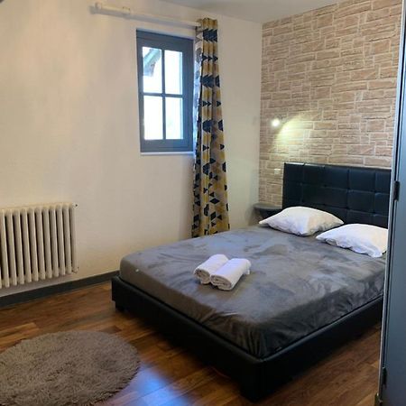 Bed and Breakfast La Taniere De La Bete Saugues Exterior foto