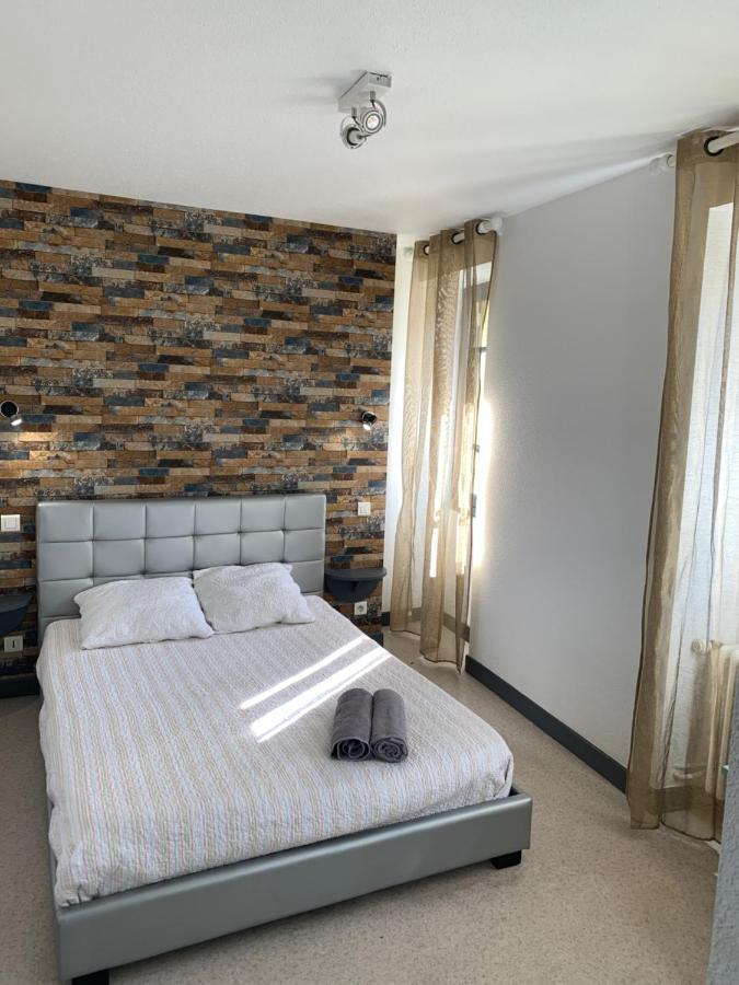 Bed and Breakfast La Taniere De La Bete Saugues Exterior foto
